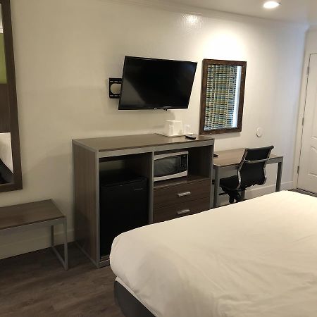 Gilroy Inn Екстериор снимка