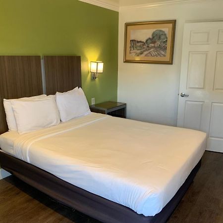 Gilroy Inn Екстериор снимка