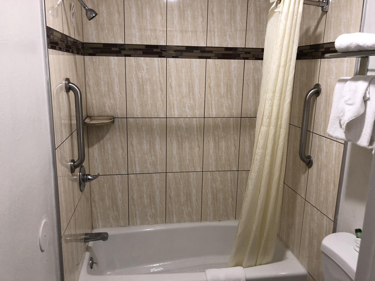 Gilroy Inn Екстериор снимка