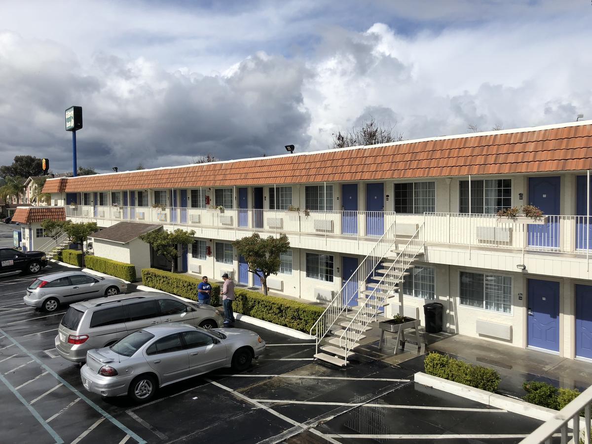 Gilroy Inn Екстериор снимка