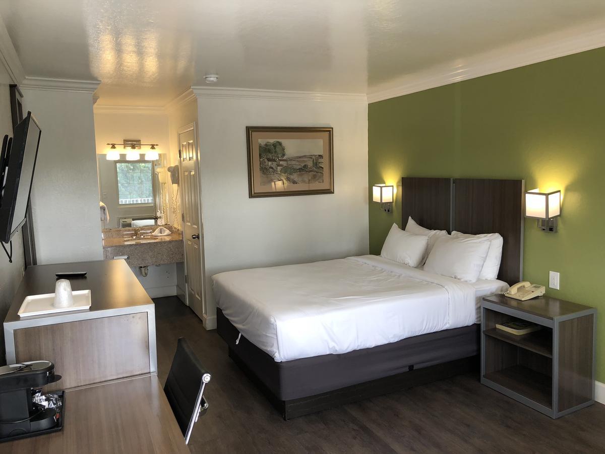 Gilroy Inn Екстериор снимка
