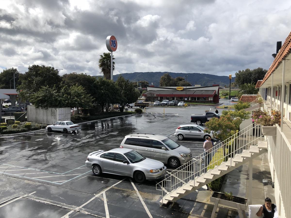 Gilroy Inn Екстериор снимка