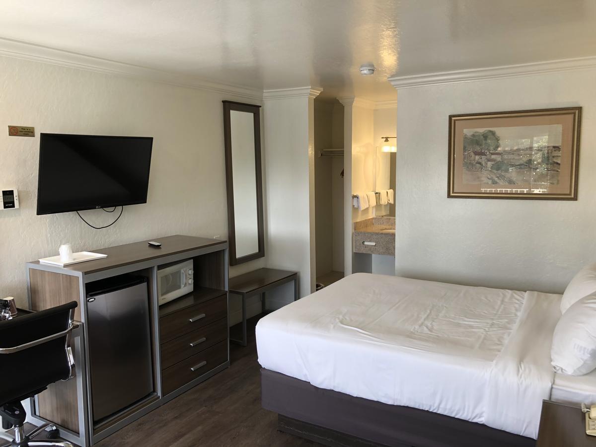 Gilroy Inn Екстериор снимка