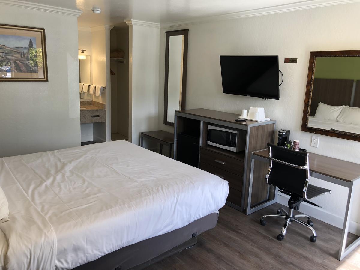 Gilroy Inn Екстериор снимка