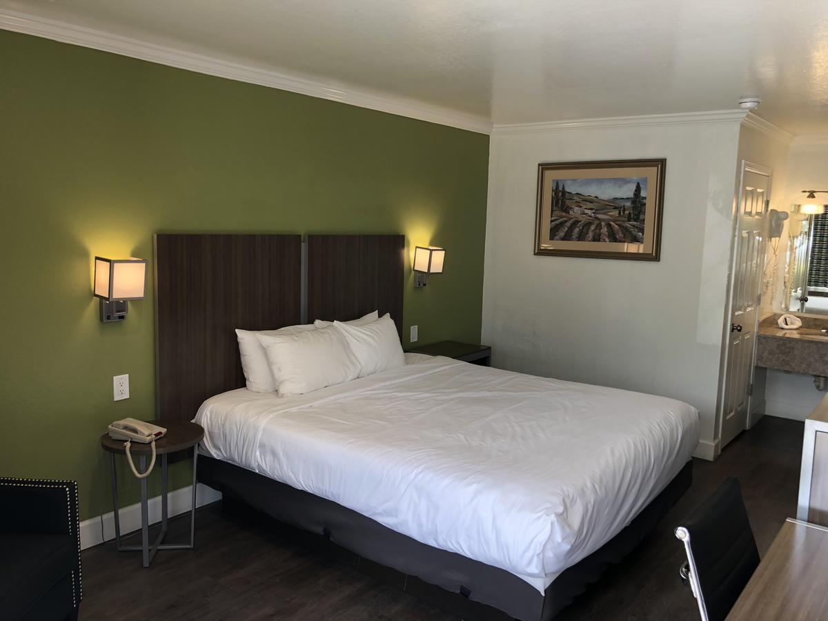 Gilroy Inn Екстериор снимка