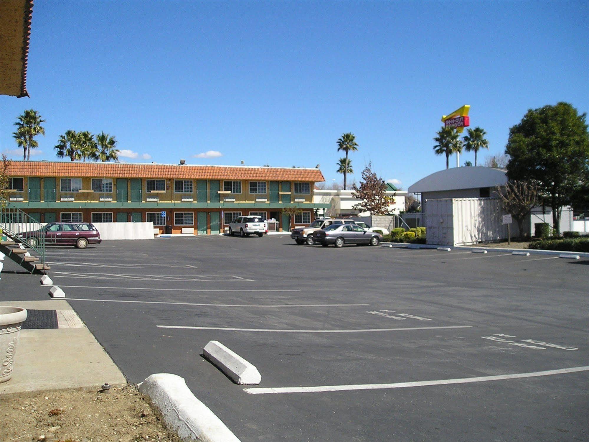 Gilroy Inn Екстериор снимка