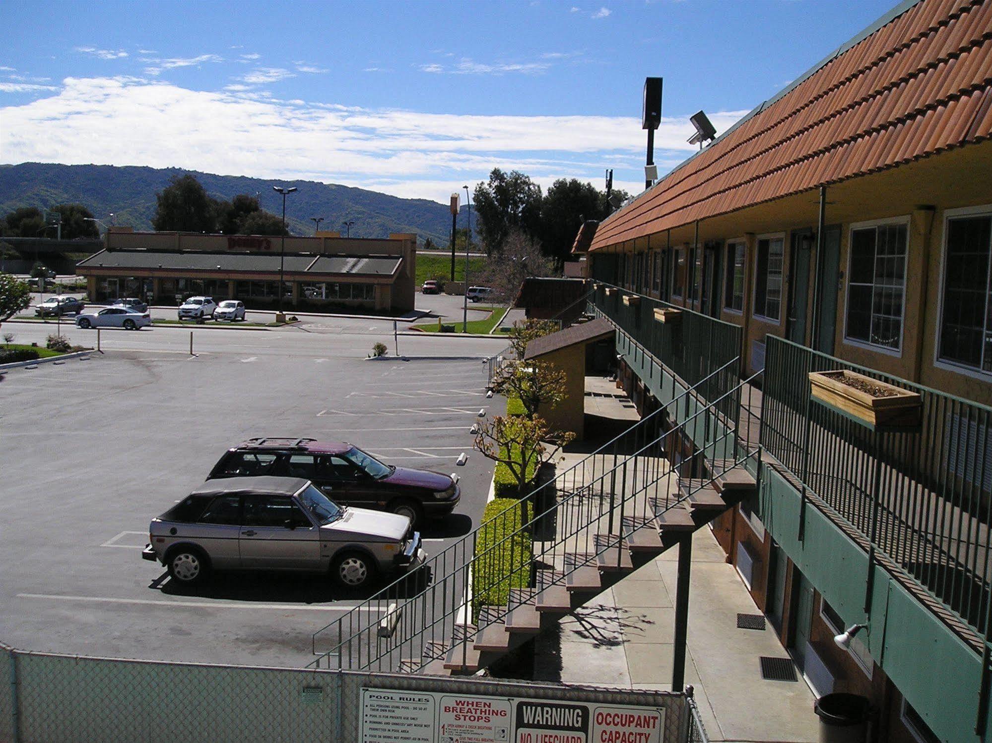 Gilroy Inn Екстериор снимка