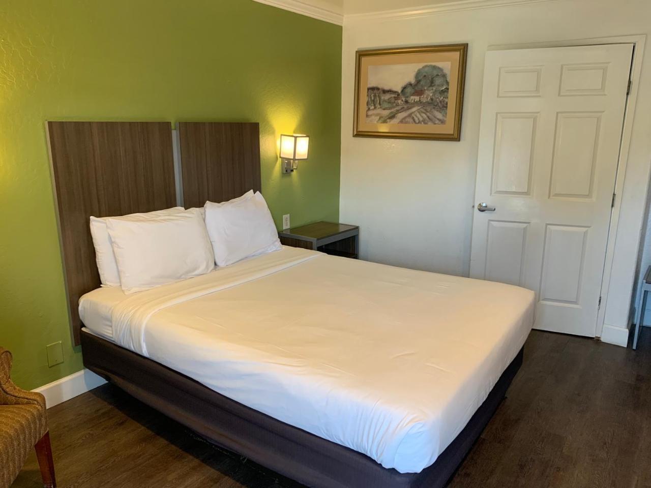Gilroy Inn Екстериор снимка