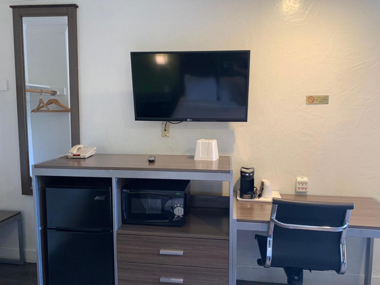 Gilroy Inn Екстериор снимка